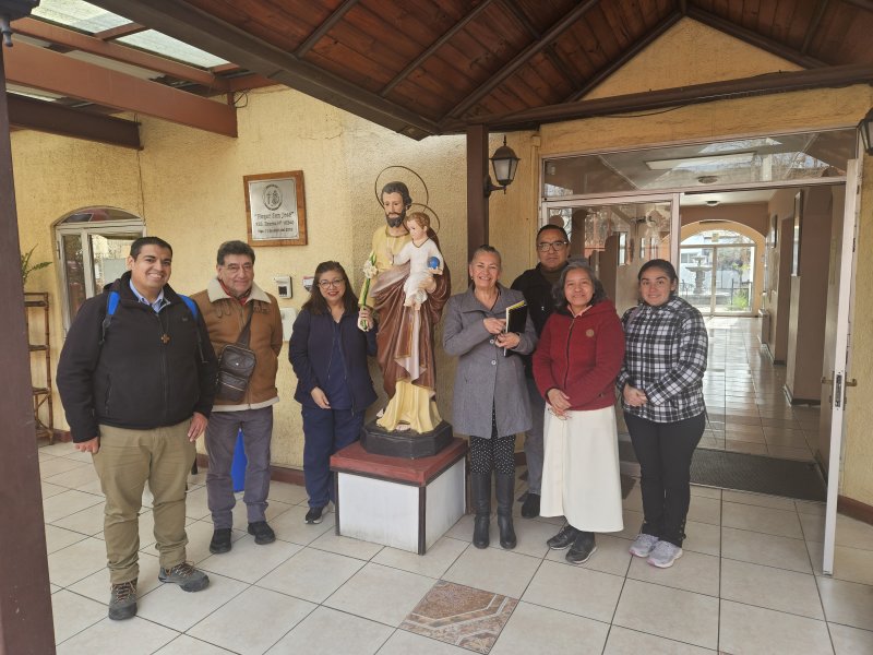 Día nacional del enfermo: pacientes del Hospital San Juan de Dios reciben visita del Arzobispo de Santiago.