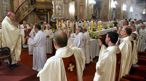 Sacerdotes de Santiago renovaron sus promesas en la Misa Crismal