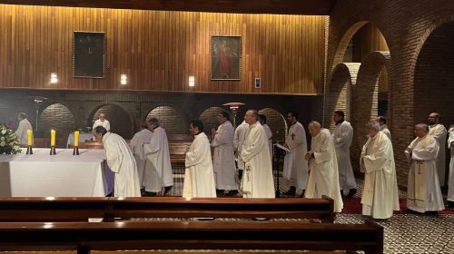 Sacerdotes de Santiago se reúnen para conmemorar el Día del Párroco.