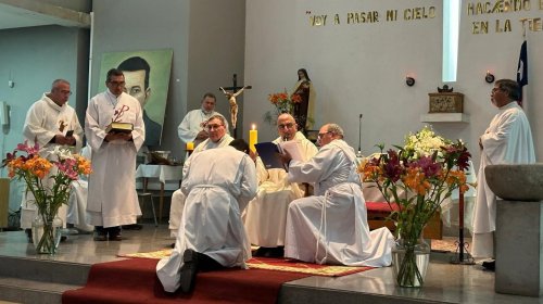 Fernando Alfaro recibe el ministerio del lectorado en su formación al diaconado permanente
