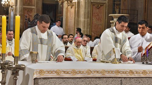 Iglesia de Santiago presenta 2 nuevos diáconos en tránsito