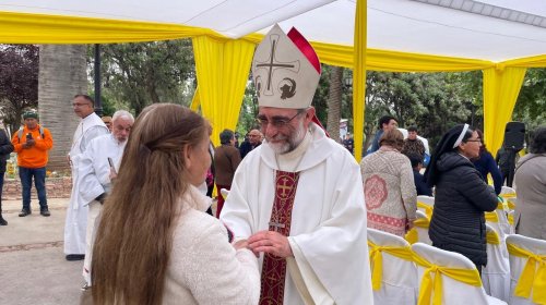 Obispos Lorenzelli y Migone presidieron las misas en los cementerios Católico y General
