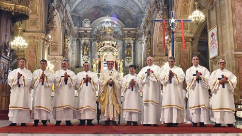 Cardenal Chomali ordena a nueve diáconos permanentes para el servicio de la Iglesia de Santiago