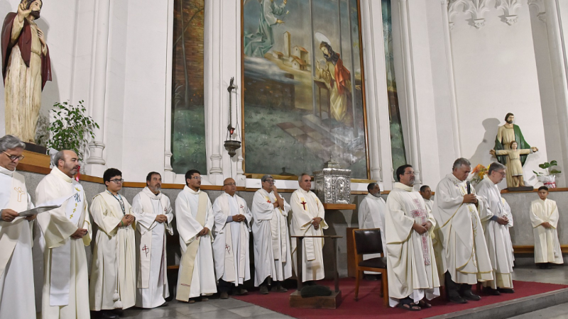 El Cardenal Chomali se reúne con Los Madrugadores y llama a vivir con coherencia la fe