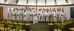 Sacerdotes de Santiago culminan retiro anual