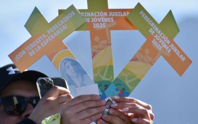 La Cruz de los Peregrinos marca la mitad del camino hacia Teresita