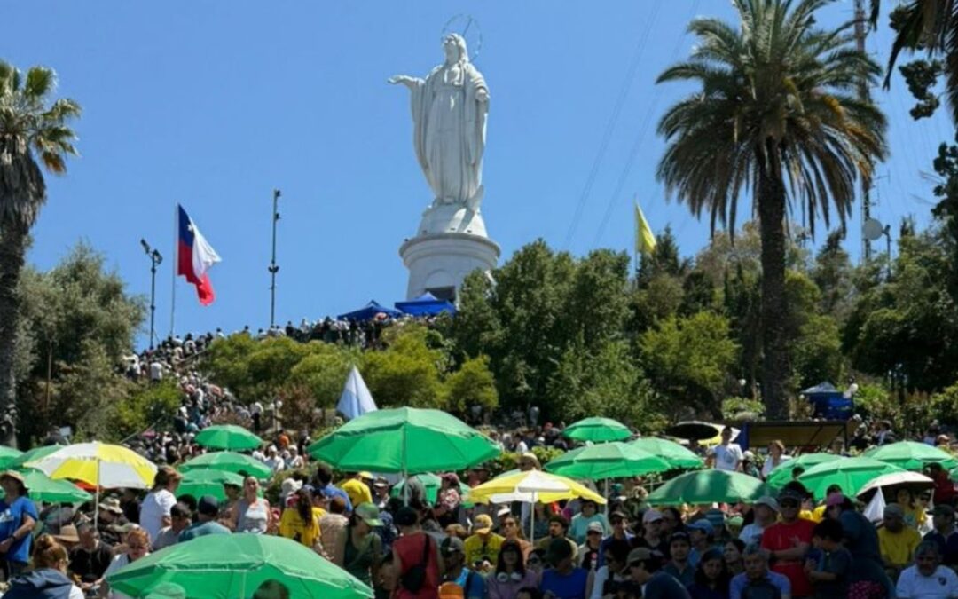Cientos de fieles celebraron a la Inmaculada Concepción en el corazón de Santiago